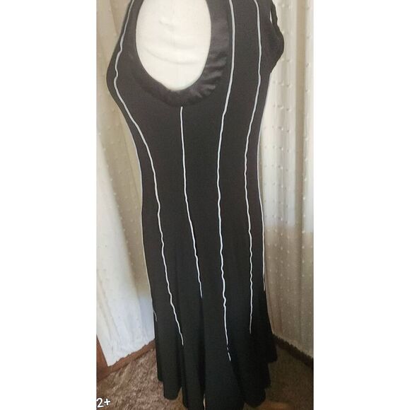 Sandra Darren got and flare black dress with satin trim - Picture 8 of 12